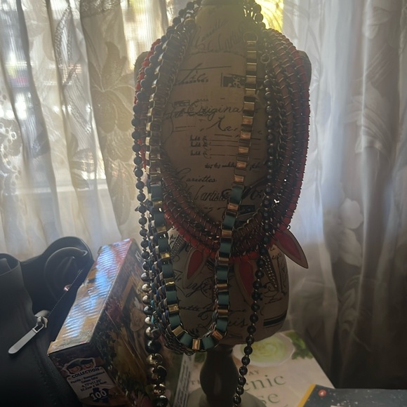 Selling the stand with 3 necklaces - Picture 1 of 4